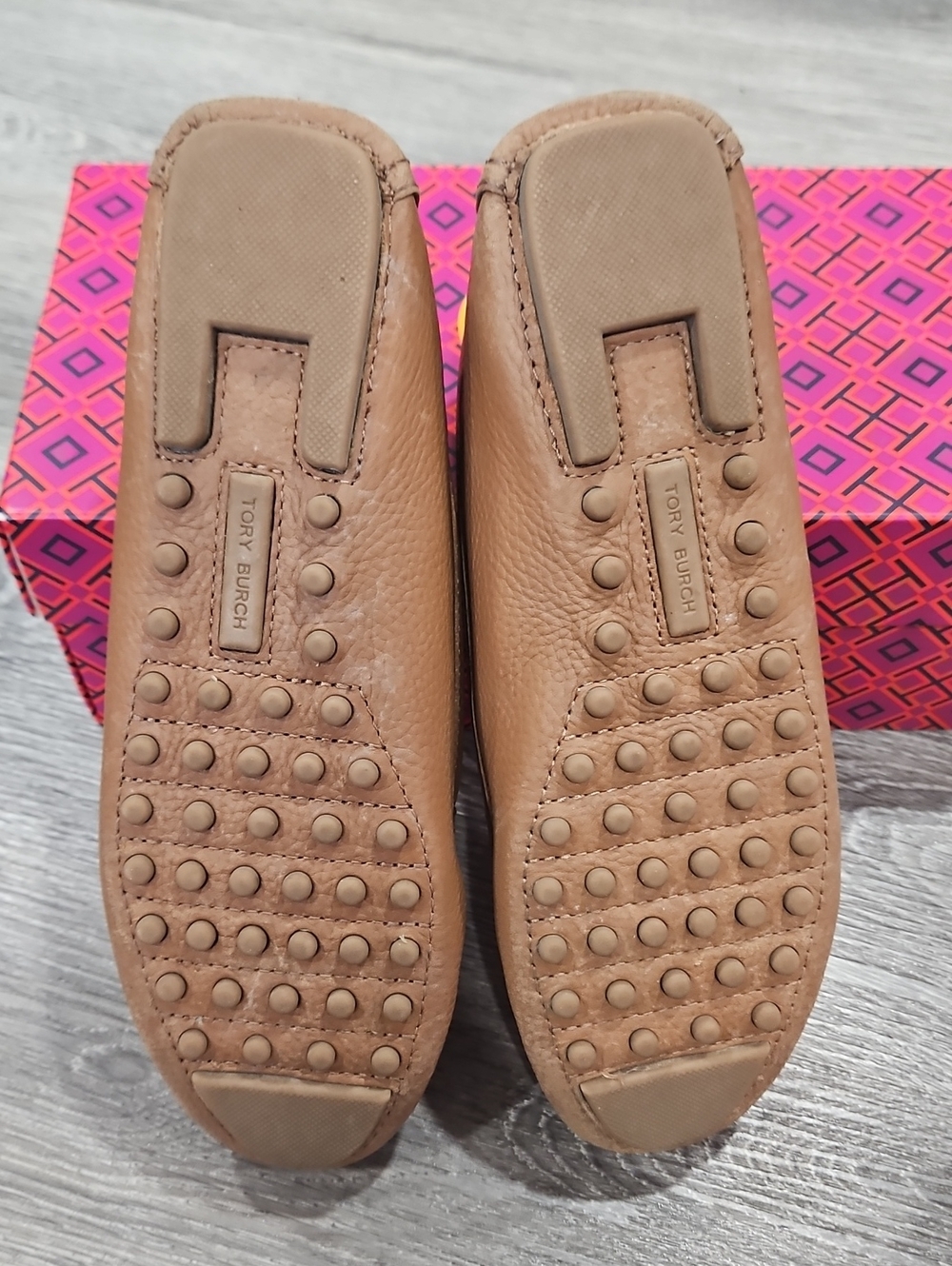 Tory Burch Lowell 2 Driver Tumbled Leather Size 7 Royal Tan - Picture 9 of 11